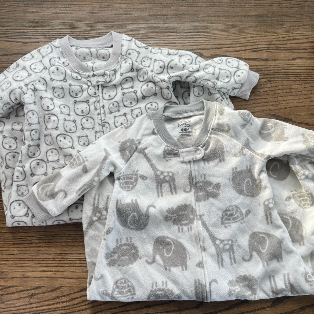 LOT/BUNDLE: two carters long sleeve sleep sacks. Size 6-9 months.